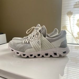 ON RUNNING CLOUDSWIFT TENNIS SHOES - GLACIER/WHITE - SIZE 9